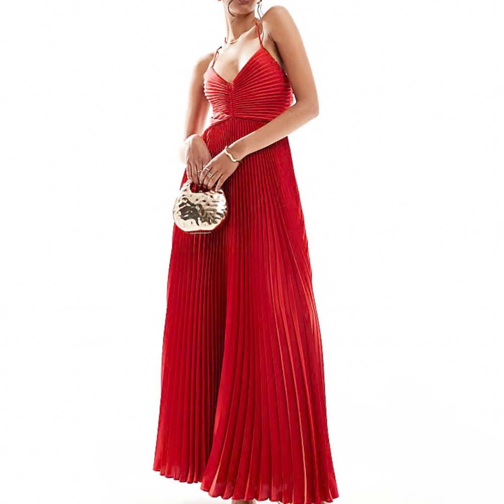 Elegant Red Pleated Maxi Dress with Spaghetti Straps